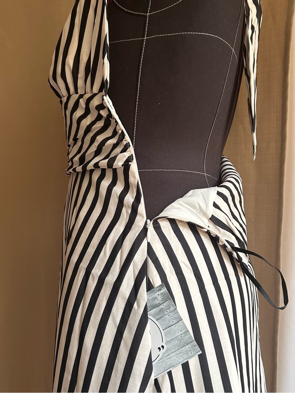 Commense Black and White Stripe Backless Pockets Dress - Picture 6 of 8